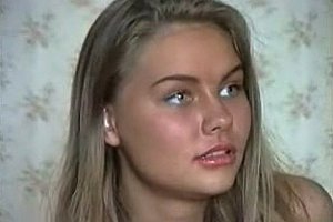 男生把蛋蛋插入女人的屁股里