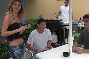 被多个强壮黑人性群交